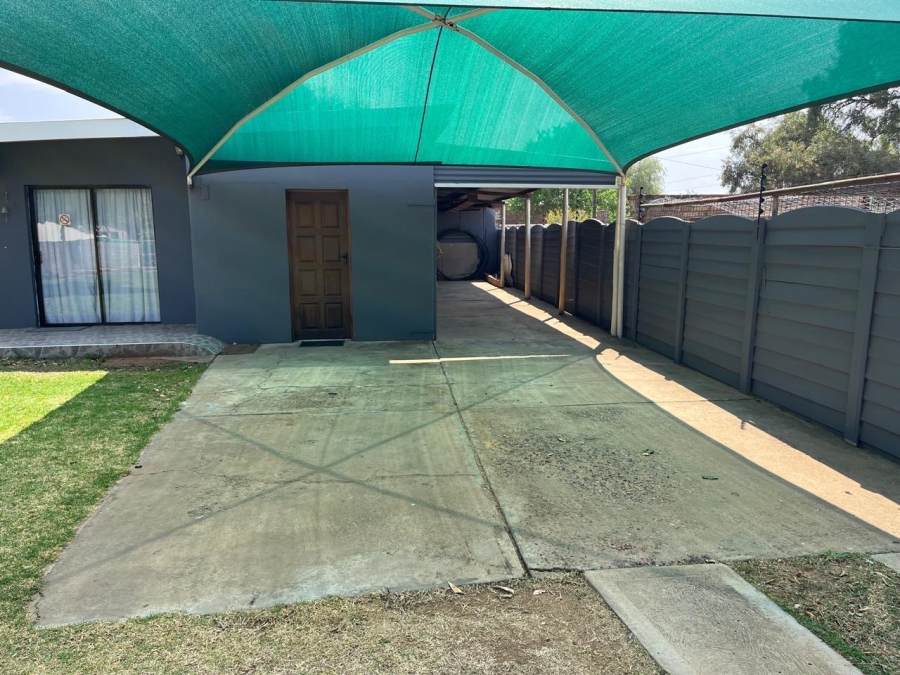 2 Bedroom Property for Sale in Bloemhof North West